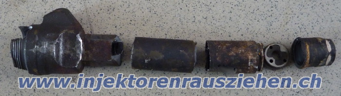 Injektor in Stucken herausnehmen aus Renault
                Trafic / Opel Vivaro 2010-2014